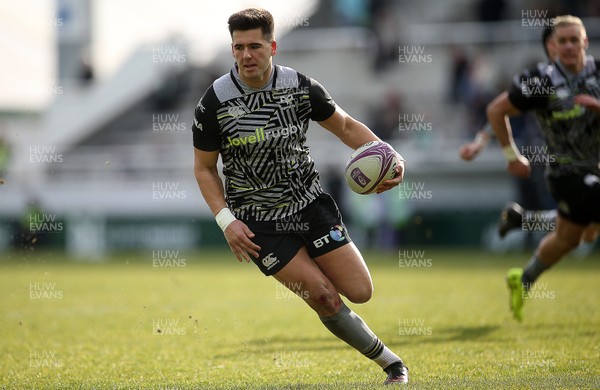 190119 - Pau v Ospreys - European Rugby Challenge Cup - Tiaan Thomas-Wheeler of Ospreys runs in to score a try