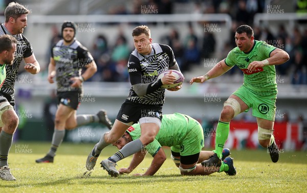 190119 - Pau v Ospreys - European Rugby Challenge Cup - Johnny Kotze of Ospreys breaks through to score a try
