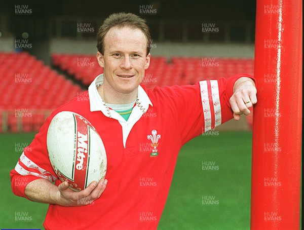 090296 - Paul Thorburn at Cardiff Arms Park