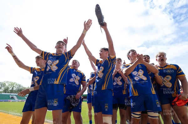 020526 - Penallta v Talywain, U18s Boys Club Bowl Final - Penallta celebrate as they win U18s Boys Club Bowl Final trophy