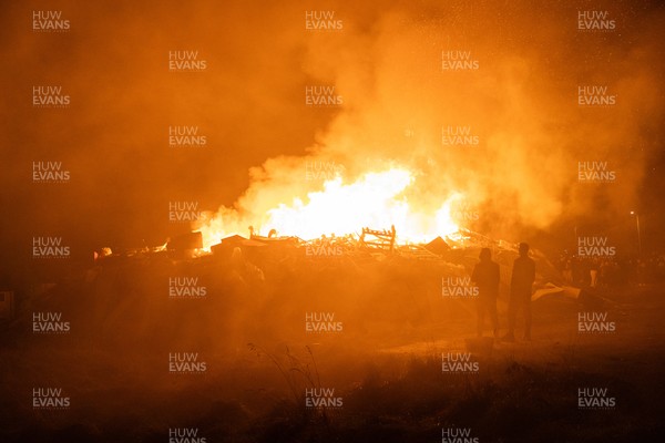 051125 - Picture shows a huge community bonfire and Fireworks display in Penrhys, Rhondda Cynon Taff in the South Wales valleys this evening on Guy Fawkes Night