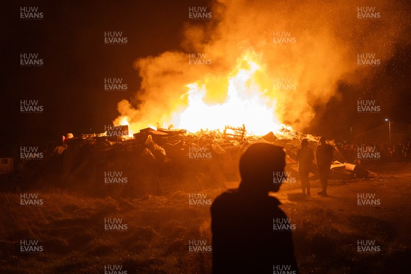 051125 - Picture shows a huge community bonfire and Fireworks display in Penrhys, Rhondda Cynon Taff in the South Wales valleys this evening on Guy Fawkes Night
