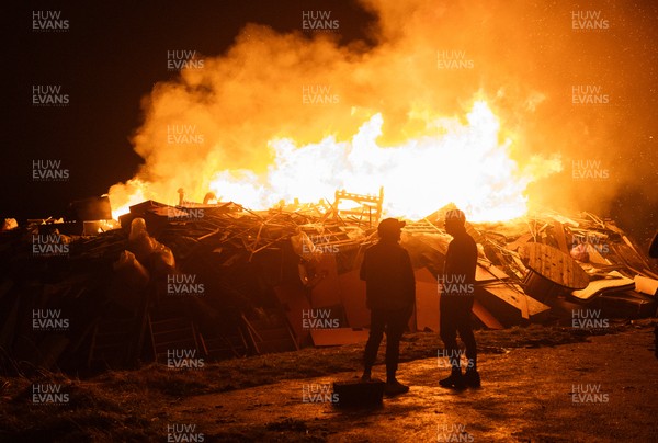 051125 - Picture shows a huge community bonfire and Fireworks display in Penrhys, Rhondda Cynon Taff in the South Wales valleys this evening on Guy Fawkes Night