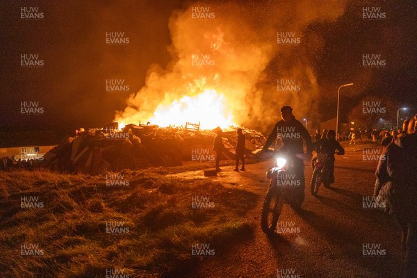 051125 - Picture shows a huge community bonfire and Fireworks display in Penrhys, Rhondda Cynon Taff in the South Wales valleys this evening on Guy Fawkes Night