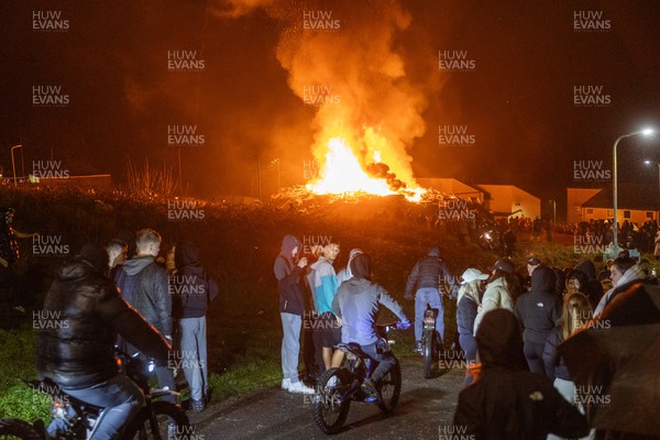 051125 - Picture shows a huge community bonfire and Fireworks display in Penrhys, Rhondda Cynon Taff in the South Wales valleys this evening on Guy Fawkes Night