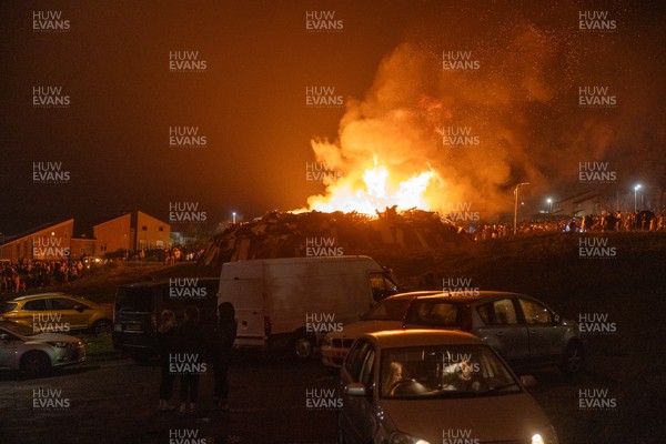 051125 - Picture shows a huge community bonfire and Fireworks display in Penrhys, Rhondda Cynon Taff in the South Wales valleys this evening on Guy Fawkes Night