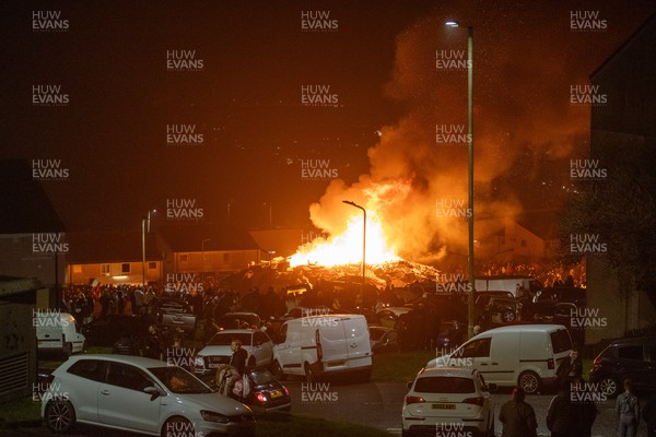 051125 - Picture shows a huge community bonfire and Fireworks display in Penrhys, Rhondda Cynon Taff in the South Wales valleys this evening on Guy Fawkes Night
