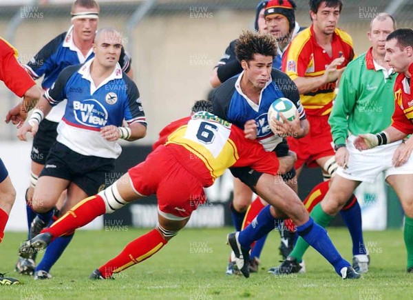 131203 - Perpignan v Celtic Warriors - Warriors' Richard Parks tries to beat Jerome Labat