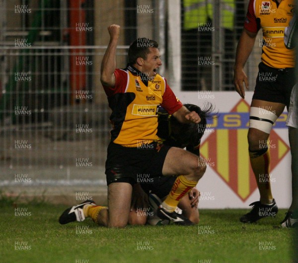 09.11.07 Perpignan v Gwent Dragons Dragon's Gareth Wyatt scores try 