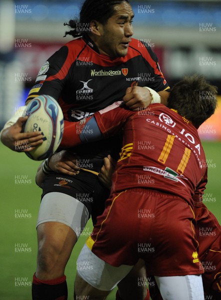 14.01.12 - Perpignan v Dragons - Amiln Challenge Cup Andy Tuilagi of Dragons runs at Adrien Plante of Perpignan. 