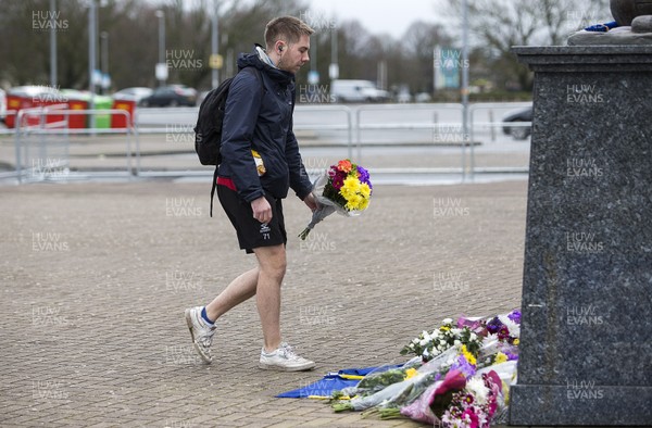 190320 - Picture shows fans laying floral tributes to footballer Peter Whittingham, who has died aged 35 at Cardiff City Stadium this afternoon
