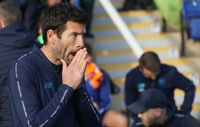 011125 - Peterborough United v Cardiff City - FA Cup First Round - Manager Brian Barry-Murphy of Cardiff not happy with losing