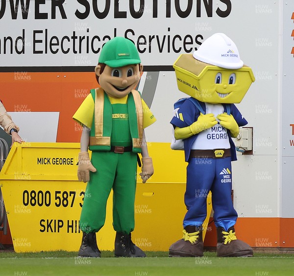 011125 - Peterborough United v Cardiff City - FA Cup First Round - Peterborough mascots