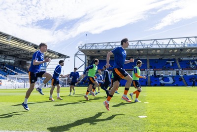 060426 - Peterborough United v Cardiff City - Sky Bet League 1 - Cardiff City warming up