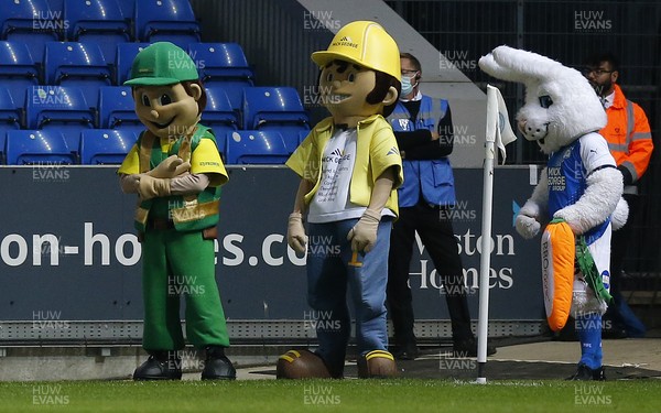 170821 - Peterborough v Cardiff City - Sky Bet Championship - Club mascots from Peterborough