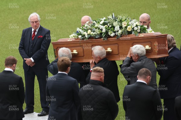 240622 - Memorial service for Phil Bennett OBE, former Llanelli, Wales & Lions player at Parc y Scarlets - Sir Gareth Edwards looks on as the coffin arrives for the Memorial Service to Phil Bennett at Parc y Scarlets