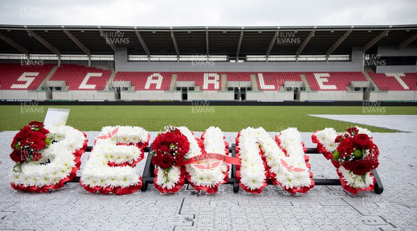 240622 - Memorial service for Phil Bennett OBE, former Llanelli, Wales & Lions player at Parc y Scarlets - A floral tribute from the Scarlets at Phil Bennett’s Memorial Service