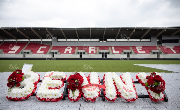 240622 - Memorial service for Phil Bennett OBE, former Llanelli, Wales & Lions player at Parc y Scarlets - A floral tribute from the Scarlets at Phil Bennett’s Memorial Service