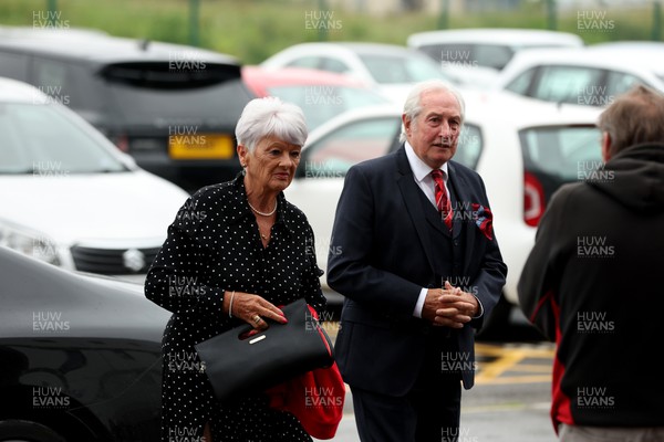 240622 - Memorial service for Phil Bennett OBE, former Llanelli, Wales & Lions player at Parc y Scarlets - Sir Gareth Edwards and Lady Maureen arriving