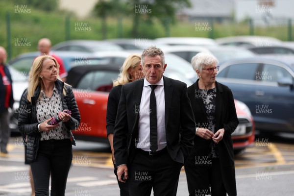 240622 - Memorial service for Phil Bennett OBE, former Llanelli, Wales & Lions player at Parc y Scarlets - Jonathan Davies arrives