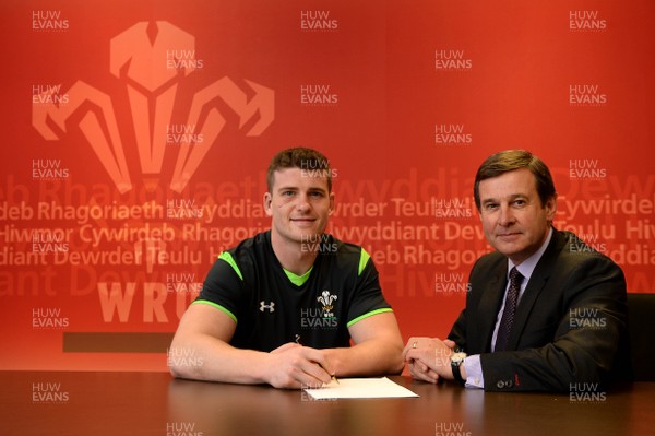 180315 - WRU -Scott Williams after signing a National Dual Contract with WRU Chief Executive Roger Lewis