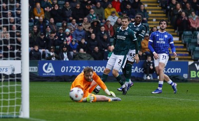 210226 - Plymouth Argyle v Cardiff City - Sky Bet League 1 - Ollie Tanner of Cardiff City has a shot at goal but it goes wide