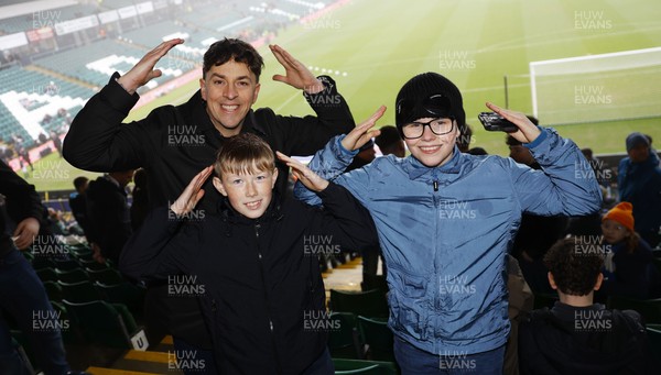 210226 - Plymouth Argyle v Cardiff City - Sky Bet League 1 - Cardiff City fans upbeat before the match