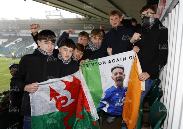 210226 - Plymouth Argyle v Cardiff City - Sky Bet League 1 - Cardiff City fans upbeat before the match
