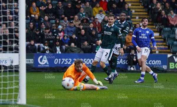 210226 - Plymouth Argyle v Cardiff City - Sky Bet League 1 - Ollie Tanner of Cardiff City has a shot at goal but it goes wide