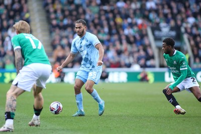 220225 - Plymouth Argyle v Cardiff City - Sky Bet Championship - Andy Rinomhota of Cardiff City looks for a through ball 