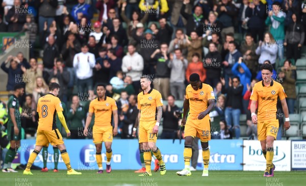 170417 - Plymouth Argyle v Newport County - SkyBet League 2 - Newport County players look dejected after a Plymouth goal