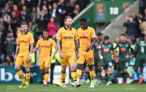 170417 - Plymouth Argyle v Newport County - SkyBet League 2 - Newport County players look dejected after a Plymouth goal