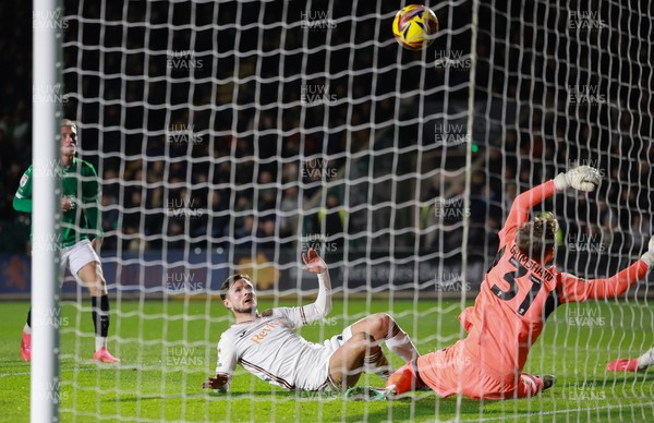 101224 Plymouth Argyle v Swansea City, EFL Sky Bet Championship - Liam Cullen of Swansea City beats Plymouth goalkeeper Daniel Grimshaw to score the second goal