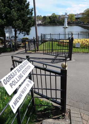 010508 - Election - Polling Station at Roath Park Lake in Cardiff, south Wales