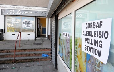 010508 - Election - Polling Station at a hairdresser in Ebbw Vale, south Wales