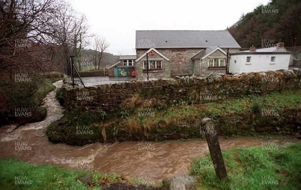 060199 Pontfaen feature - Llanychllwydog CP School in Pontfaen