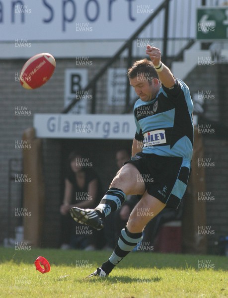 27.09.08 Pontypridd RFC vs. Cardiff RFC. Principality Premiership, Cardiff. Lee Jarvis opens Cardiff's account with an early penalty. 