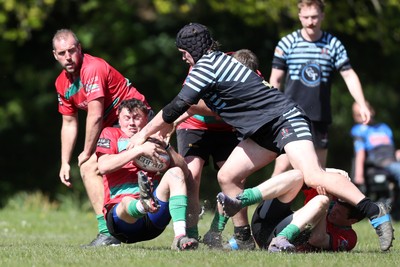 250426 - Pontyberem v Llanybydder - Admiral National League 4 West A - Llanybydder threaten the Pontyberem line 