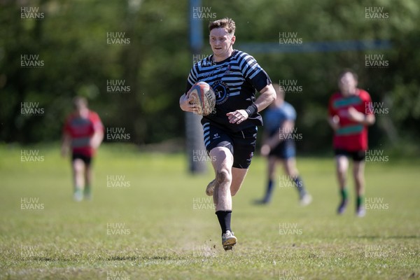 250426 - Pontyberem v Llanybydder - Admiral National League 4 West A - Pontyberem on the attack