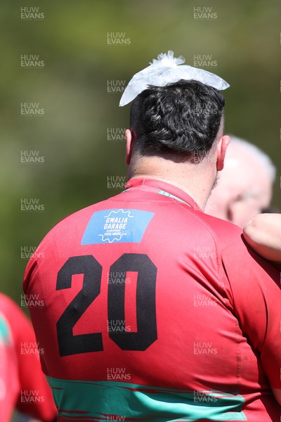 250426 - Pontyberem v Llanybydder - Admiral National League 4 West A - Llanybydder players cool off at half time