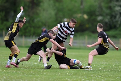 020526 - Ogmore Vale v Pontyclun - Admiral National League 4 East Central -  action between Ogmore Vale RFC and Pontyclun RFC (in white/black)