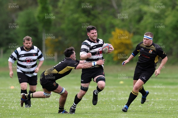 020526 - Ogmore Vale v Pontyclun - Admiral National League 4 East Central -  action between Ogmore Vale RFC and Pontyclun RFC (in white/black)