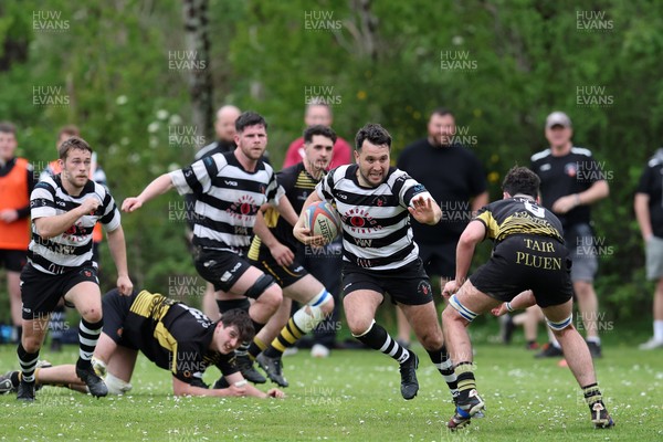 020526 - Ogmore Vale v Pontyclun - Admiral National League 4 East Central -  action between Ogmore Vale RFC and Pontyclun RFC (in white/black)