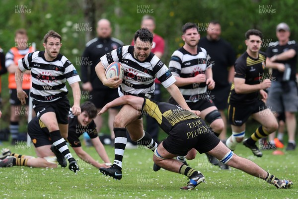 020526 - Ogmore Vale v Pontyclun - Admiral National League 4 East Central -  action between Ogmore Vale RFC and Pontyclun RFC (in white/black)