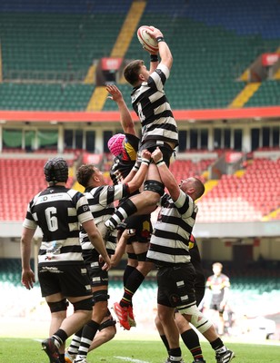 190426 - Pontyclun v Llangadog, Mens Division 4 Cup Final - Morgan Parsons of Pontyclun wins line out