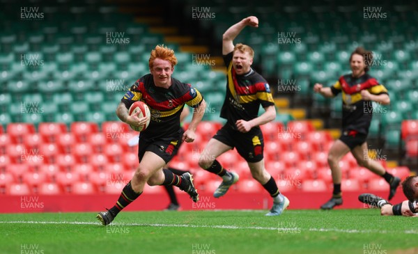 190426 - Pontyclun v Llangadog, Mens Division 4 Cup Final - Tom Bailey of Llangadog races in to score try