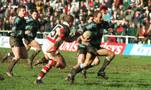 210295 - Pontypool v Cardiff - Steve Ford of Cardiff scores a try