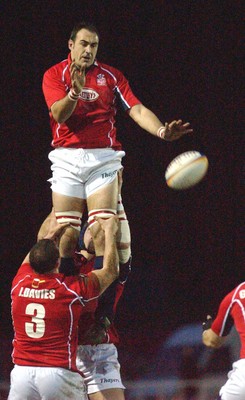 080203 - Pontypool v Llanelli - Principality Cup - Llanelli's Chris Wyatt claims line out ball