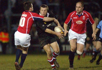 080203 - Pontypool v Llanelli - Principality Cup - Pooler's Nicky Lloyd is caught by Scarlets' Gareth Bowen