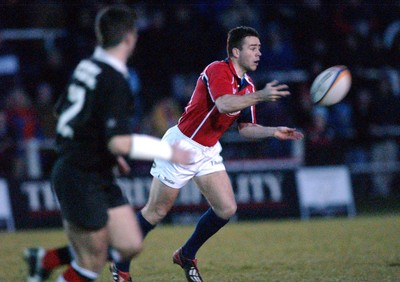 080203 - Pontypool v Llanelli - Principality Cup -  Llanelli's Gareth Bowen gets rid of ball as Jonathan Hawker (left) covers